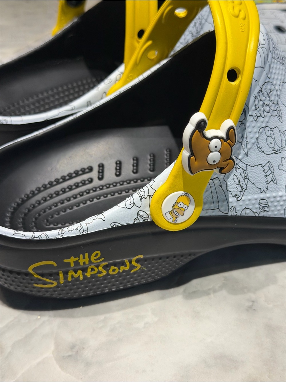 CROCS Clogs with Yellow Straps and Colorful Charms mens 9 women’s 11 - Picture 4 of 8